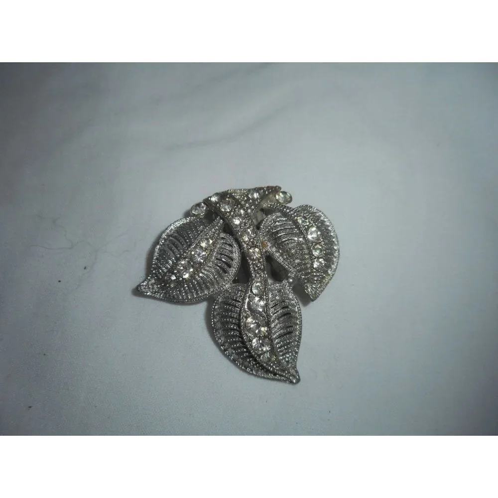 Vintage Estate Rhinestone Leaves Scarf Buckle Scarf Clip ornate